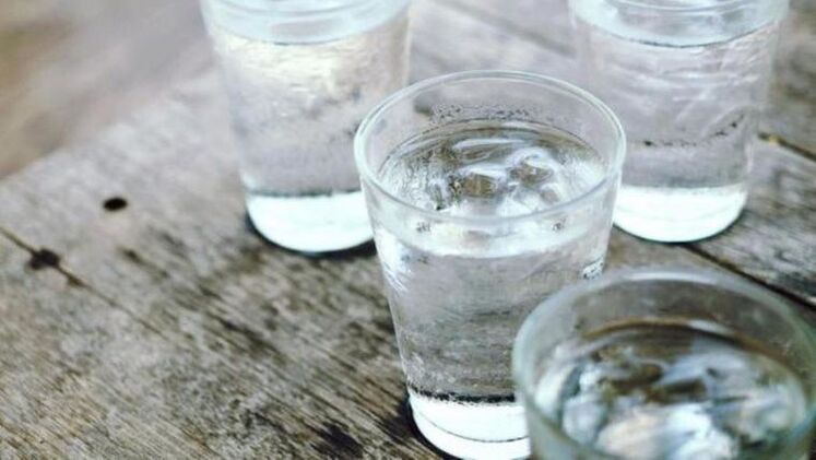 Diureetikumide kasutamisel kehakaalu langetamiseks peate jooma palju vett. 